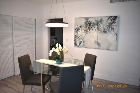Condominio en venta en Hollywood, Florida, 1 dormitorio, 81.2 m2 № 1745701 - foto 12
