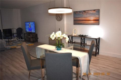 Condominio en venta en Hollywood, Florida, 1 dormitorio, 81.2 m2 № 1745701 - foto 10