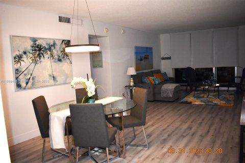 Condominio en venta en Hollywood, Florida, 1 dormitorio, 81.2 m2 № 1745701 - foto 9