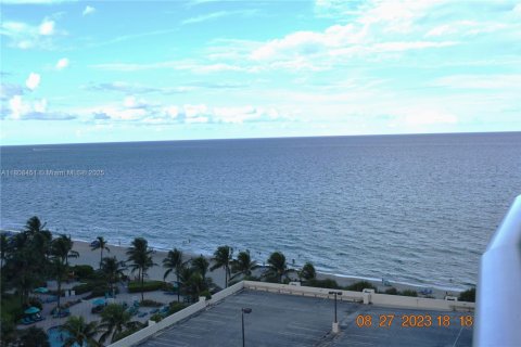 Condominio en venta en Hollywood, Florida, 1 dormitorio, 81.2 m2 № 1745701 - foto 1