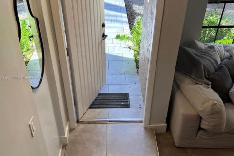 Adosado en alquiler en North Miami Beach, Florida, 2 dormitorios, 102.19 m2 № 1978001 - foto 2