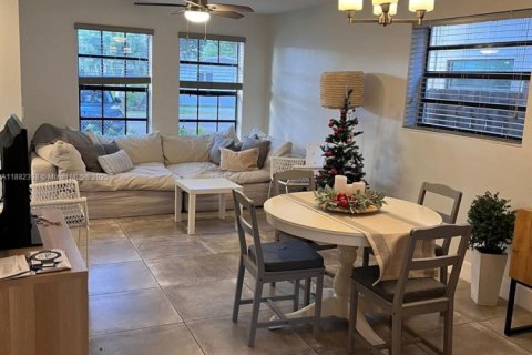 Adosado en alquiler en North Miami Beach, Florida, 2 dormitorios, 102.19 m2 № 1978001 - foto 4