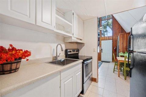Condo in Clermont, Florida, 2 bedrooms  № 1918598 - photo 15