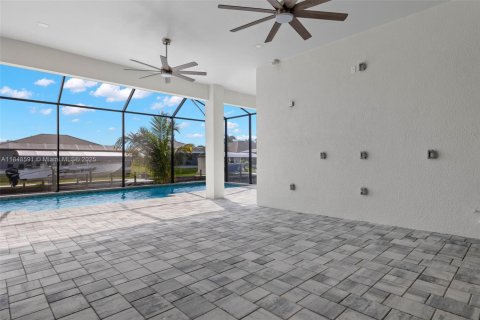 House in Cape Coral, Florida 4 bedrooms, 317.91 sq.m. № 1857043 - photo 30