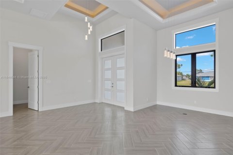 House in Cape Coral, Florida 4 bedrooms, 317.91 sq.m. № 1857043 - photo 3