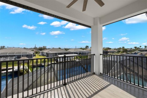 House in Cape Coral, Florida 4 bedrooms, 317.91 sq.m. № 1857043 - photo 28