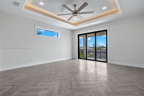 House in Cape Coral, Florida 4 bedrooms, 317.91 sq.m. № 1857043 - photo 27