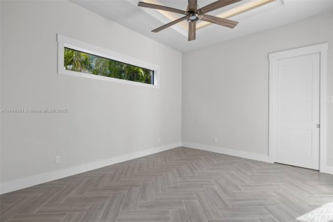 House in Cape Coral, Florida 4 bedrooms, 317.91 sq.m. № 1857043 - photo 23