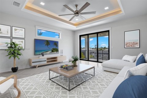 House in Cape Coral, Florida 4 bedrooms, 317.91 sq.m. № 1857043 - photo 26