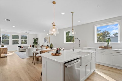 Townhouse in Tampa, Florida 4 bedrooms, 209.87 sq.m. № 1414476 - photo 29