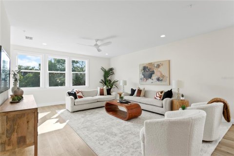 Townhouse in Tampa, Florida 4 bedrooms, 209.87 sq.m. № 1414476 - photo 13