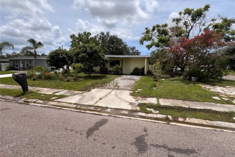 House in Pinellas Park, Florida 3 bedrooms, 126.07 sq.m. № 1823326 - photo 2