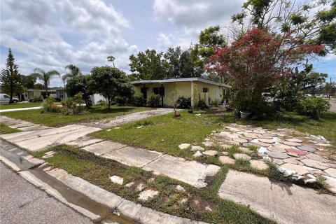 House in Pinellas Park, Florida 3 bedrooms, 126.07 sq.m. № 1823326 - photo 3