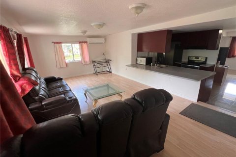 House in Pinellas Park, Florida 3 bedrooms, 126.07 sq.m. № 1823326 - photo 7