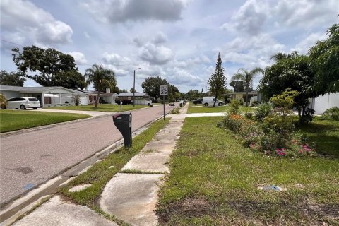 House in Pinellas Park, Florida 3 bedrooms, 126.07 sq.m. № 1823326 - photo 4
