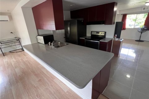 House in Pinellas Park, Florida 3 bedrooms, 126.07 sq.m. № 1823326 - photo 6