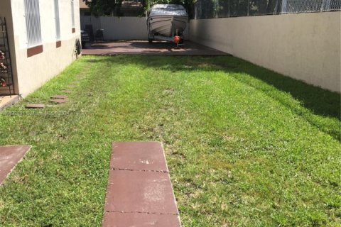 House in Miami, Florida 3 bedrooms, 141.21 sq.m. № 1984869 - photo 3