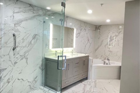 Condo in Sunny Isles Beach, Florida, 2 bedrooms № 2036939 - photo 6