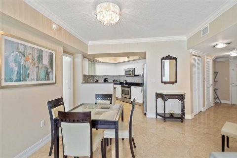 Condo in Sunny Isles Beach, Florida, 2 bedrooms № 2036939 - photo 9