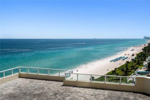 Condo in Sunny Isles Beach, Florida, 2 bedrooms № 2036939 - photo 14