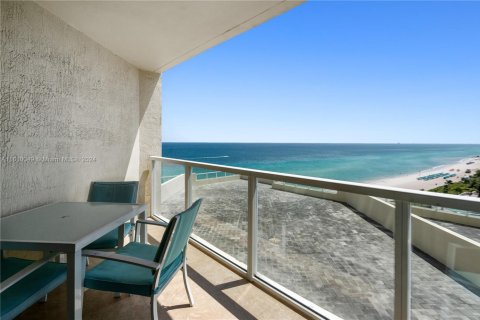 Condo in Sunny Isles Beach, Florida, 2 bedrooms № 2036939 - photo 10