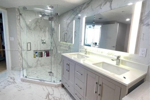 Condo in Sunny Isles Beach, Florida, 2 bedrooms № 2036939 - photo 4