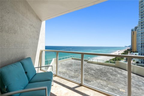 Condo in Sunny Isles Beach, Florida, 2 bedrooms № 2036939 - photo 13