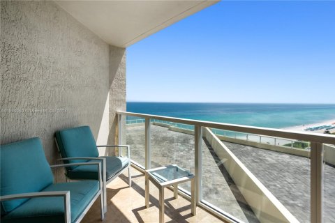 Condo in Sunny Isles Beach, Florida, 2 bedrooms  № 2036939