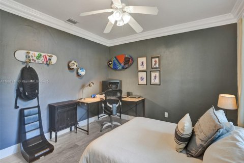 House in Pinecrest, Florida 5 bedrooms, 280.19 sq.m. № 1946532 - photo 15