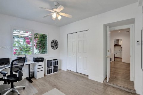 House in Pinecrest, Florida 5 bedrooms, 280.19 sq.m. № 1946532 - photo 10