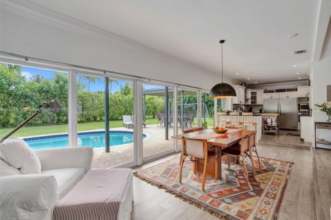 House in Pinecrest, Florida 5 bedrooms, 280.19 sq.m. № 1946532 - photo 5