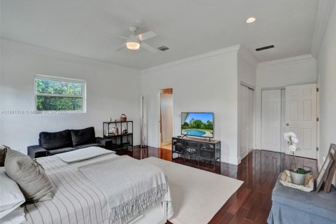House in Pinecrest, Florida 5 bedrooms, 280.19 sq.m. № 1946532 - photo 11