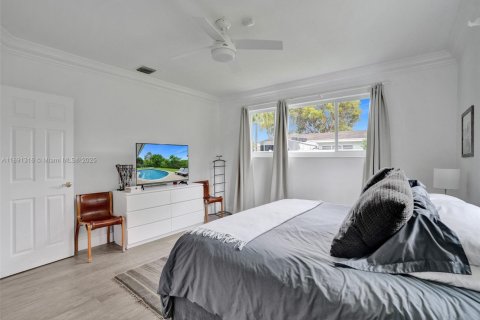 House in Pinecrest, Florida 5 bedrooms, 280.19 sq.m. № 1946532 - photo 21