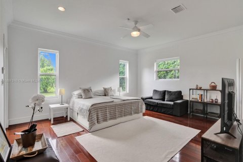 House in Pinecrest, Florida 5 bedrooms, 280.19 sq.m. № 1946532 - photo 12