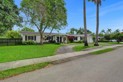 House in Pinecrest, Florida 5 bedrooms, 280.19 sq.m. № 1946532 - photo 29