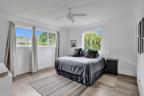 House in Pinecrest, Florida 5 bedrooms, 280.19 sq.m. № 1946532 - photo 20