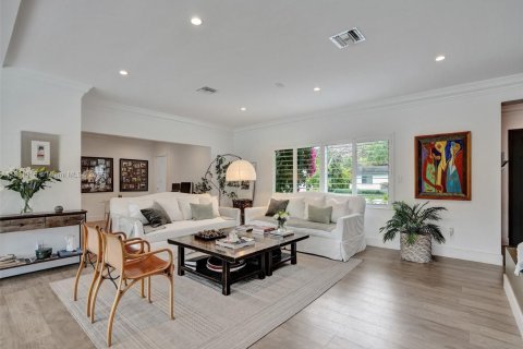 House in Pinecrest, Florida 5 bedrooms, 280.19 sq.m. № 1946532 - photo 2