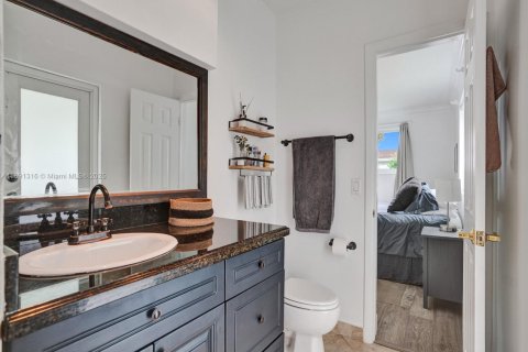 House in Pinecrest, Florida 5 bedrooms, 280.19 sq.m. № 1946532 - photo 22