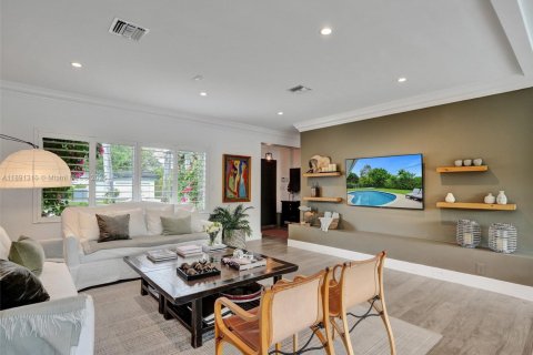 House in Pinecrest, Florida 5 bedrooms, 280.19 sq.m. № 1946532 - photo 3