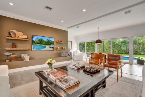 House in Pinecrest, Florida 5 bedrooms, 280.19 sq.m. № 1946532 - photo 4