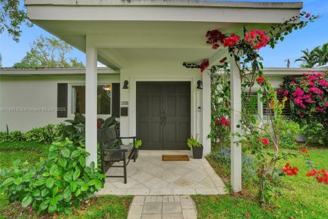 House in Pinecrest, Florida 5 bedrooms, 280.19 sq.m. № 1946532 - photo 30