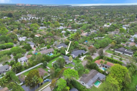 House in Pinecrest, Florida 5 bedrooms, 280.19 sq.m. № 1946532 - photo 28