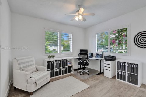 House in Pinecrest, Florida 5 bedrooms, 280.19 sq.m. № 1946532 - photo 9