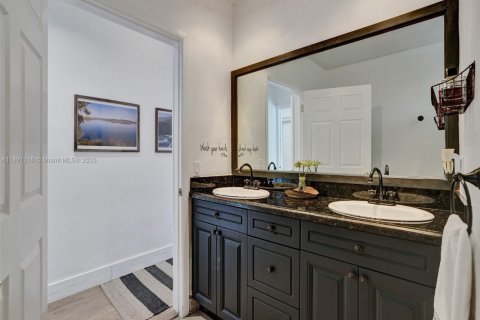 House in Pinecrest, Florida 5 bedrooms, 280.19 sq.m. № 1946532 - photo 19