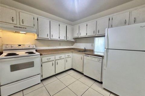 Copropriété à louer à Miami, Floride: 1 chambre, 66.15 m2 № 2076278 - photo 13