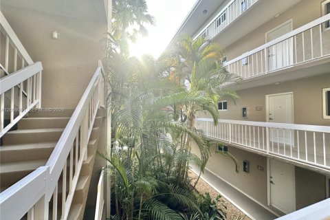 Copropriété à louer à Miami, Floride: 1 chambre, 66.15 m2 № 2076278 - photo 2