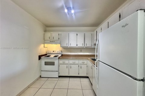 Copropriété à louer à Miami, Floride: 1 chambre, 66.15 m2 № 2076278 - photo 12