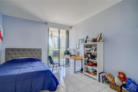 Condo in Miami, Florida, 2 bedrooms № 1942154 - photo 12