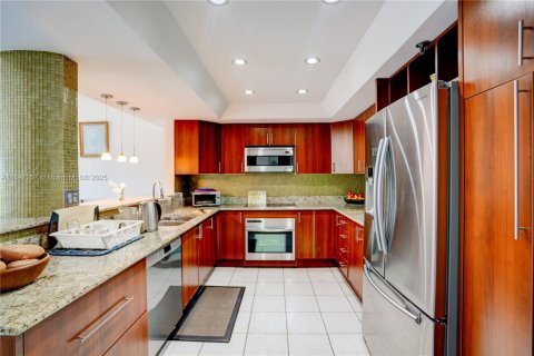 Condo in Miami, Florida, 2 bedrooms № 1942154 - photo 8