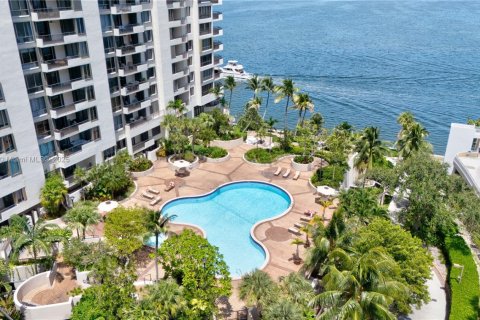 Condo in Miami, Florida, 2 bedrooms № 1942154 - photo 16